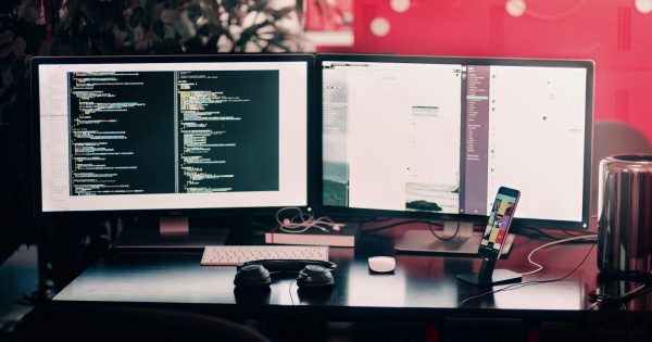 Reprezentare abstractă a unei rețele neuronale, simbolizând inteligența artificială și platforma Kaggle Game Arena.