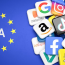 Reprezentare grafică a Digital Services Act (DSA) al Uniunii Europene, alături de logo-urile marilor platforme online precum Google, Amazon, Apple și TikTok.