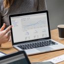 ce să faci după un update Google – analiză de trafic și date de performanță pe laptop