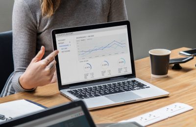 ce să faci după un update Google – analiză de trafic și date de performanță pe laptop